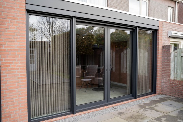 Keuken en leefruimte vernieuwd tijdens complete begane-grond renovatie in St. Willebrord