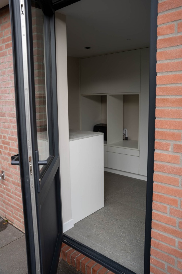 Keuken en leefruimte vernieuwd tijdens complete begane-grond renovatie in St. Willebrord